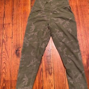 P’tula green camo legging